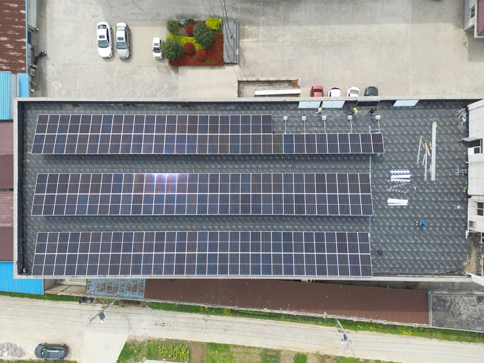 無錫盛力達(dá)屋頂0.3MW光伏發(fā)電系統(tǒng)