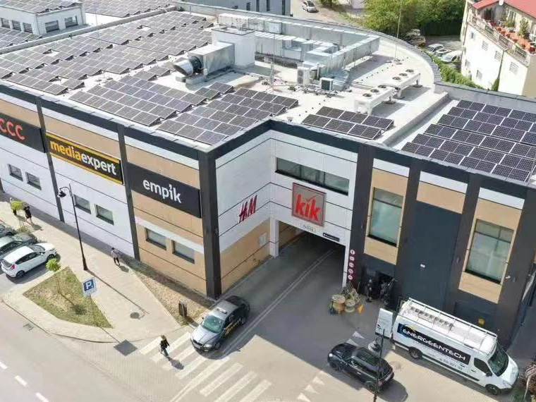 波蘭商場屋頂360kW光伏發(fā)電系統(tǒng)